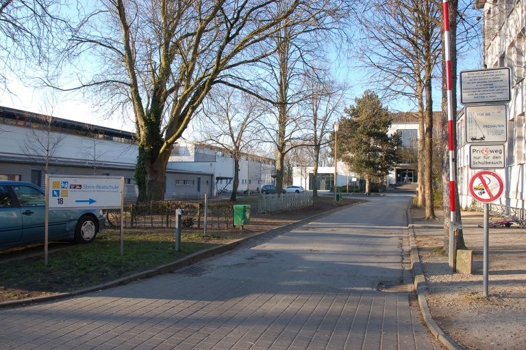 Schulhofumgestaltung Dusternweg – Multifunktionsfläche statt Parkplätze