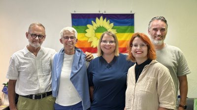 Gruppenfoto (v.l.n.r.) Prof. Dr. Joachim Volz, Ulle Schauws MdB, Elisabeth Körner, Sarah Gonschorek, Jan Hülsemann
